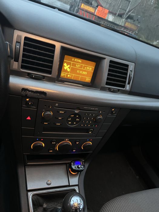 Продаєця ОПЕЛЬ Вектра