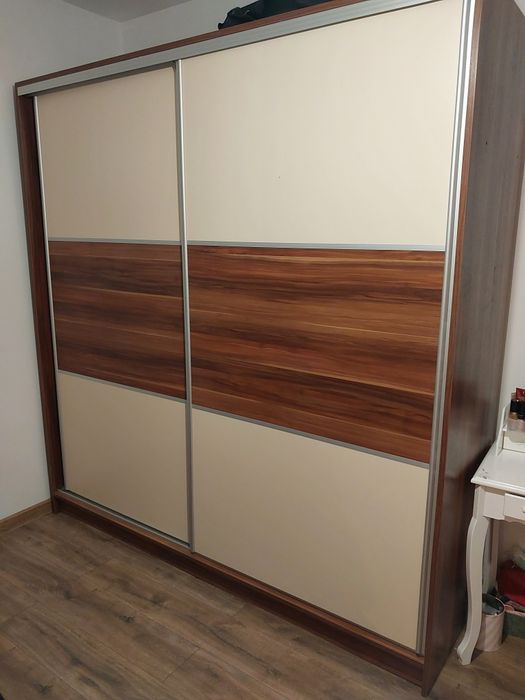 Sprzedam  dużą szafę