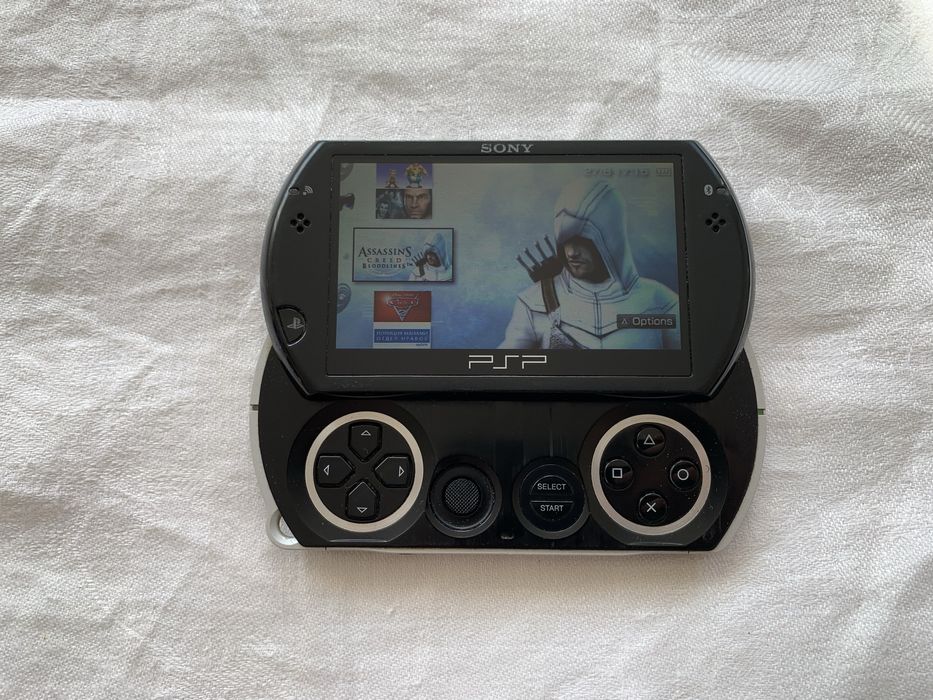 Play Station Portable GO. Psp go