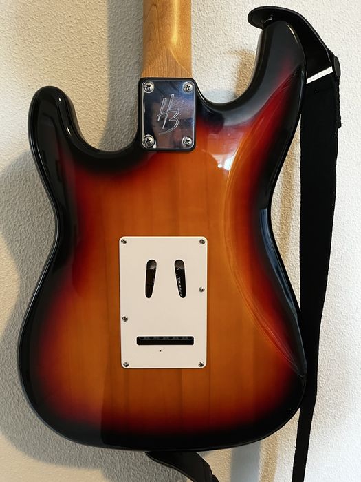 Guitarra Harley Benton ST-62 SB Vintage Series + BRINDE