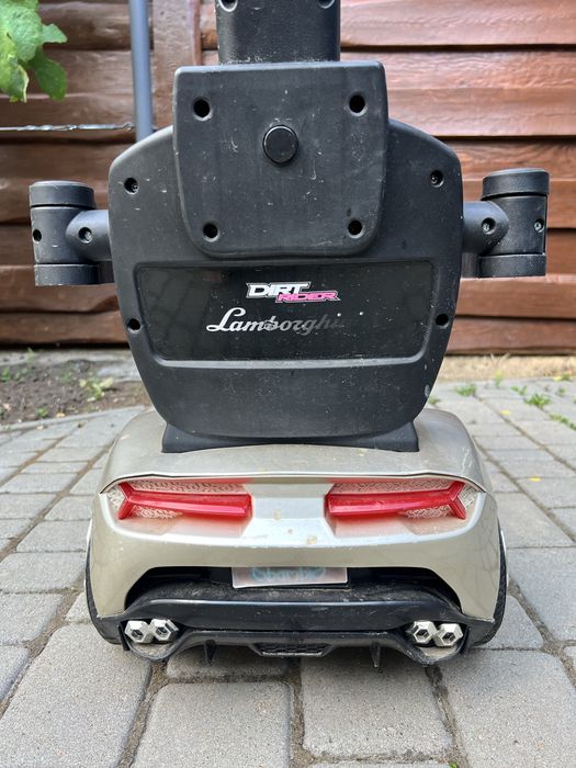 Машинка-толокар с родительской ручкой