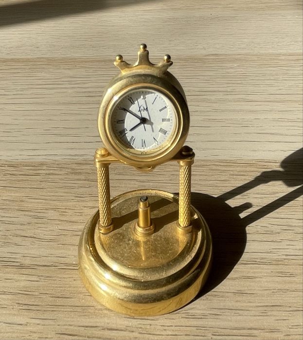 Coleção de relógios de mesa em miniatura