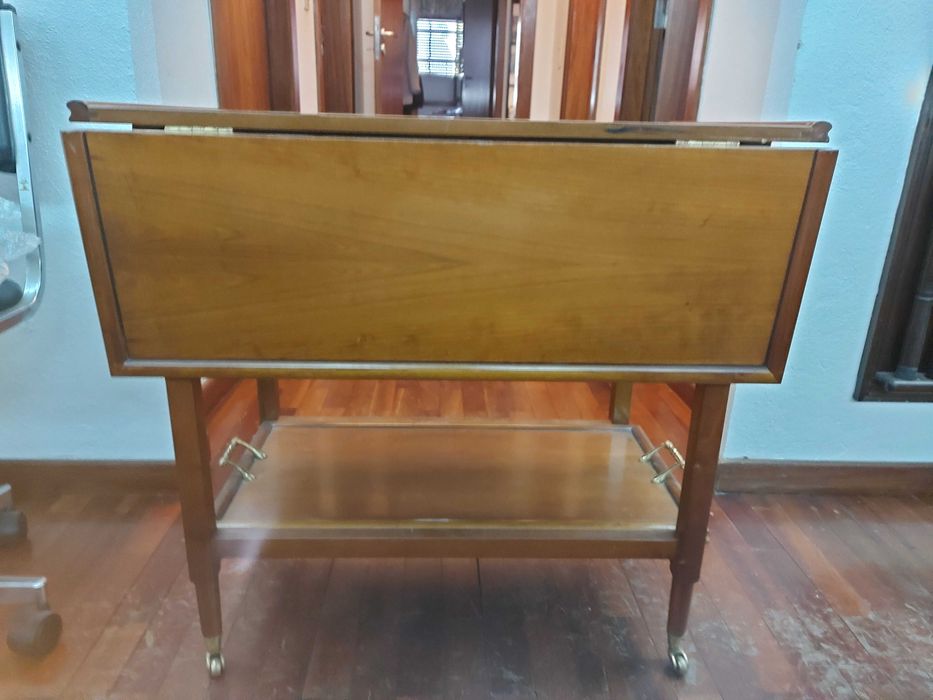 Carrinho chá em madeira com 2 abas e rodas