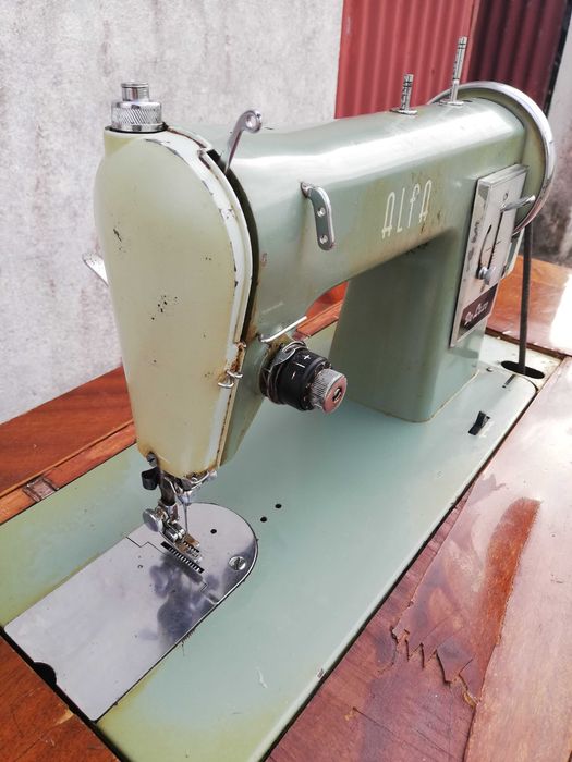 Máquina de costura alfa