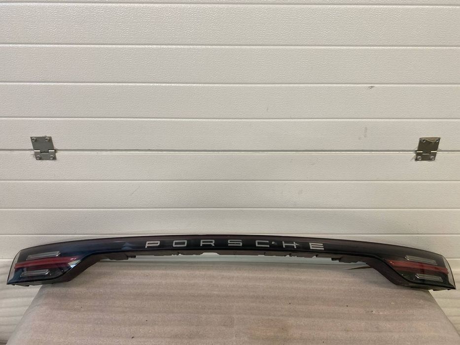 Porsche cayenne 9y0945081j задній ліхтар в кришку багажніка америка