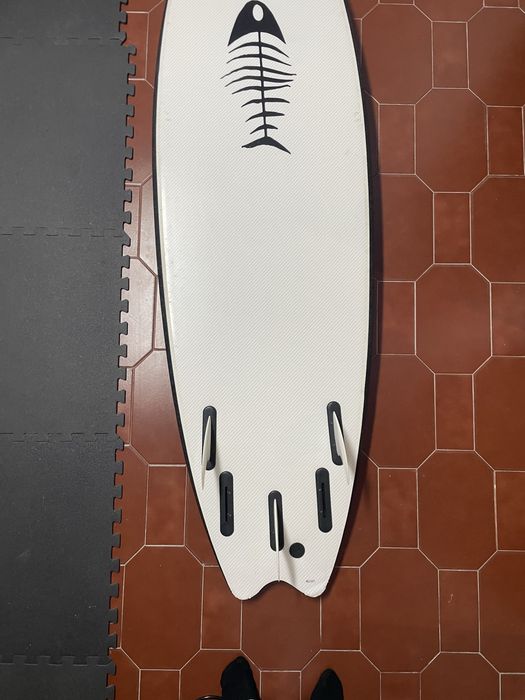 Prancha de surf de espuma 6”4 com capa do tamanho da prancha