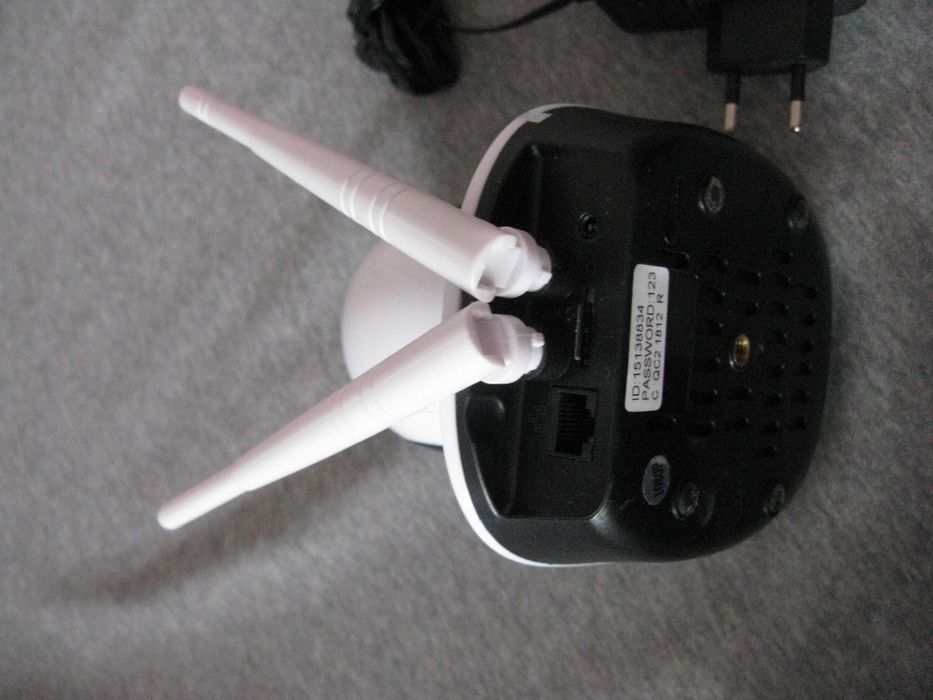 WiFi видеокамеру марки"Hiseeu",мод: HSY-FH1C