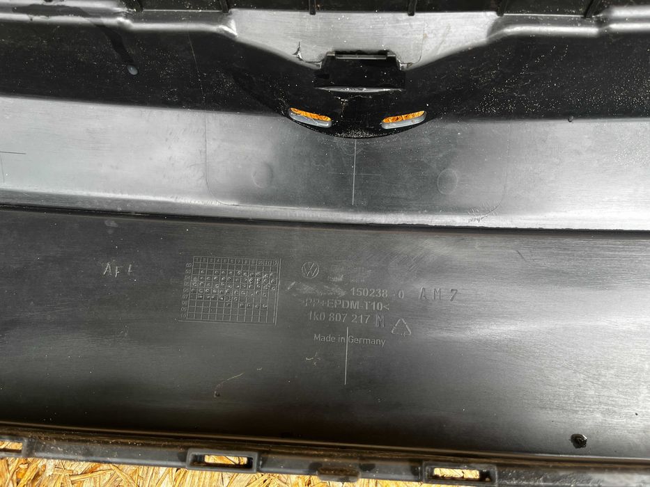 Zderzak przedni VW Golf 5 V 1K0. ślizgi orginał !