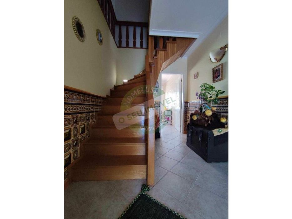Apartamento T3+2 com jardim e estúdio independente..