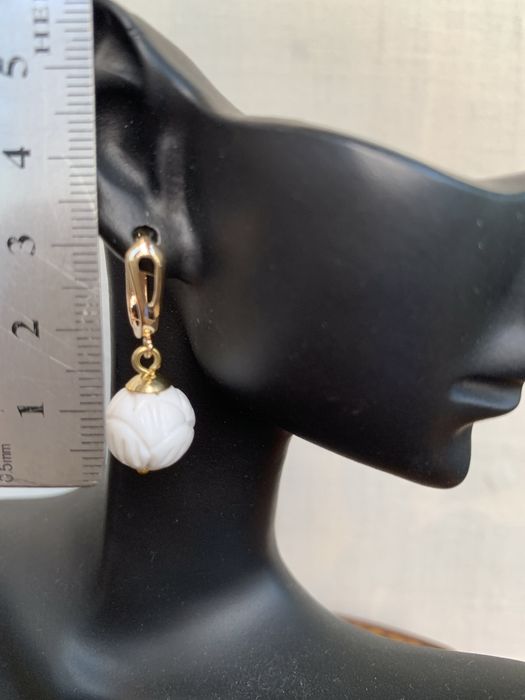 Сережки . Білий корал .