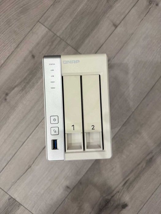 QNAP D2 - NAS, 2 x 3.5/2.5 HDD, 1Gb RAM, 2 x 1 Gb Ethernet