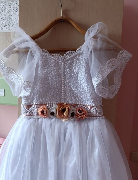 Плаття біле пишне на перше причастя