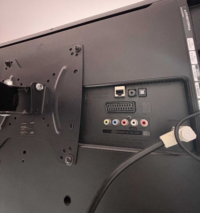 Smart TV 4K LG 32LF5800 de 32" (81,3cm)