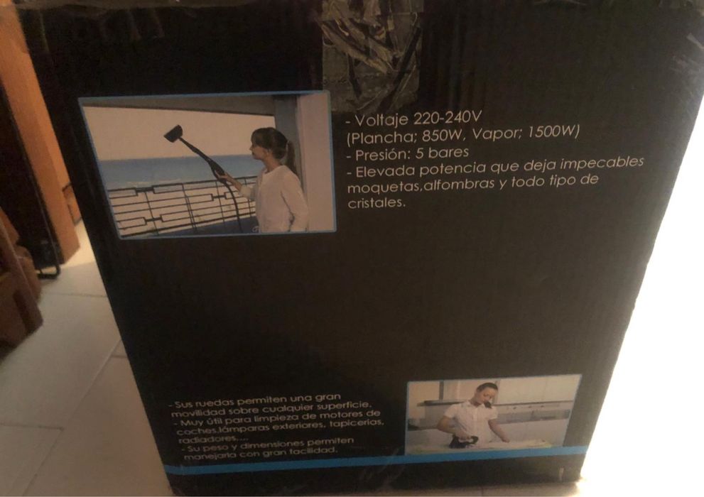 Máquina de limpeza a vapor e ferro incluido.