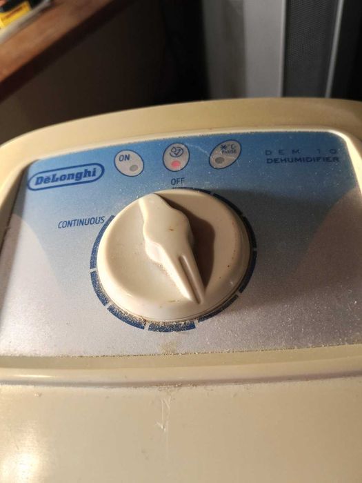 Осушувач повітря DeLonghi DEM 10