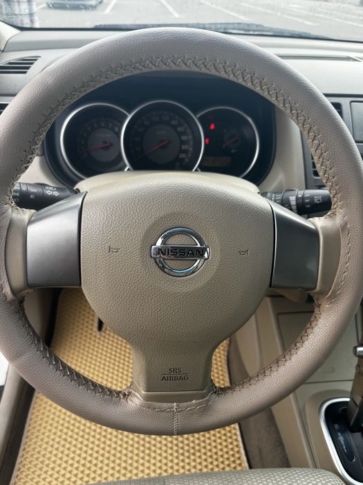 Nissan  Tiida  1.6 автомат