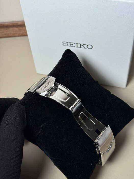 Годинник Seiko SNE589P1
