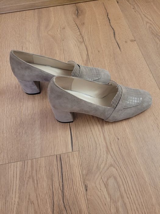 Półbuty w kolorze szarym