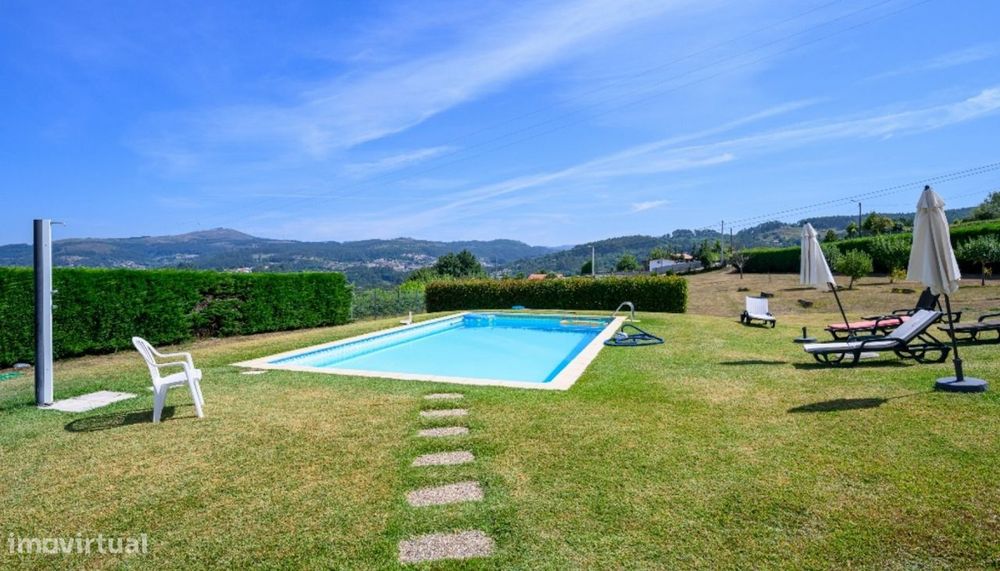 Moradia V8 com piscina para venda em Paredes de Coura