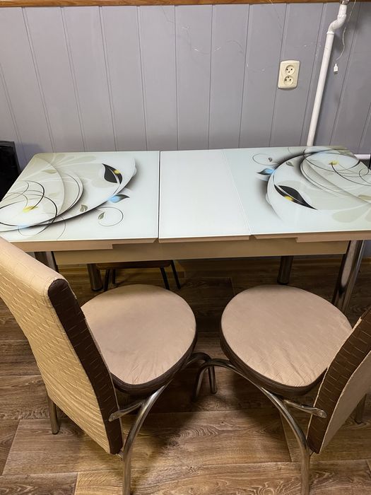 Кухонний розкладний стіл з 4 стільцями