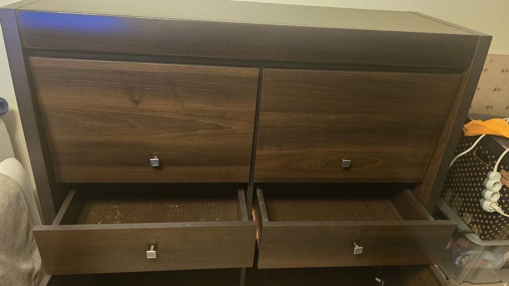 Komoda w kolorze ciemnego brązu