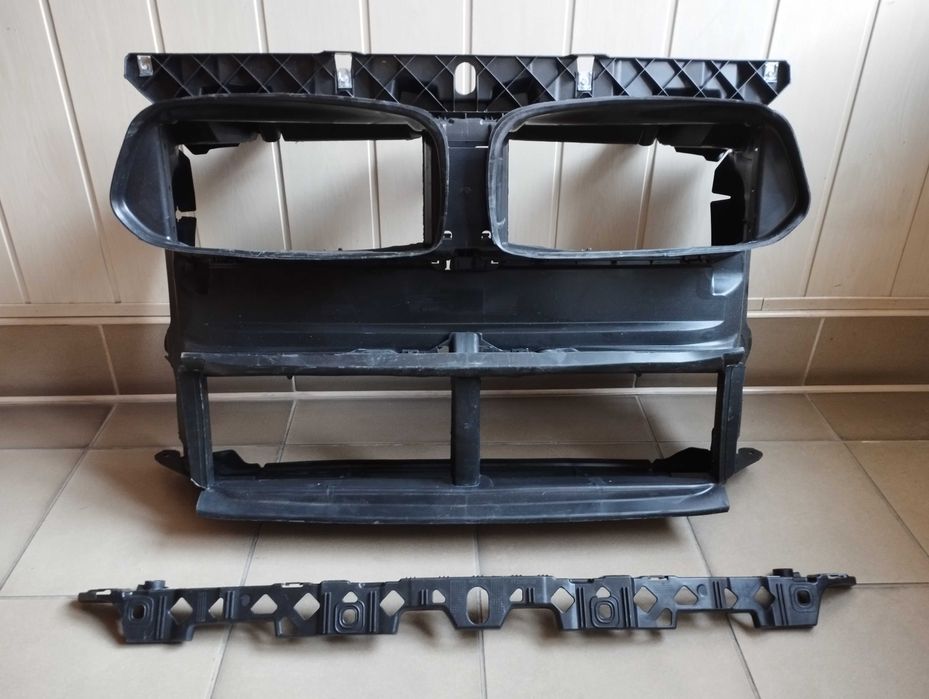 BMW X2 F39 Центральний воздуховод радіатора жалюзі 51748069176