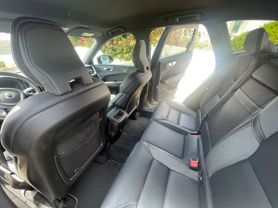 Volvo XC60 B4 Híbrido Gasóleo R-Design | Dez 2020 | 96.000 km | 1º Dono