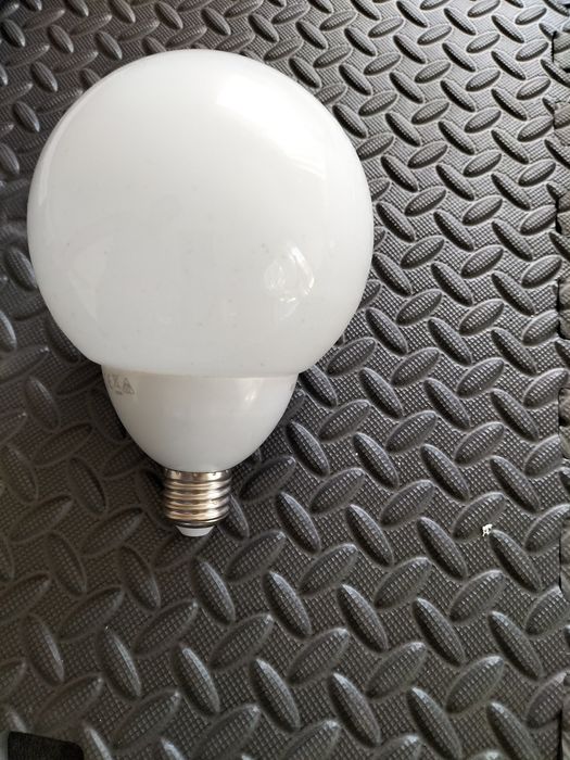 Candeeiro de tecto de madeira e pele