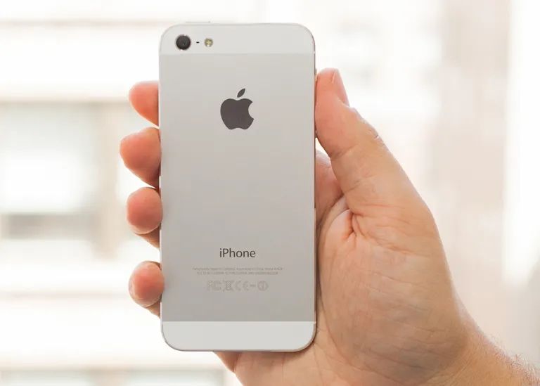 Iphone 5 айфон 16 мб неверлок з коробкою та навушниками