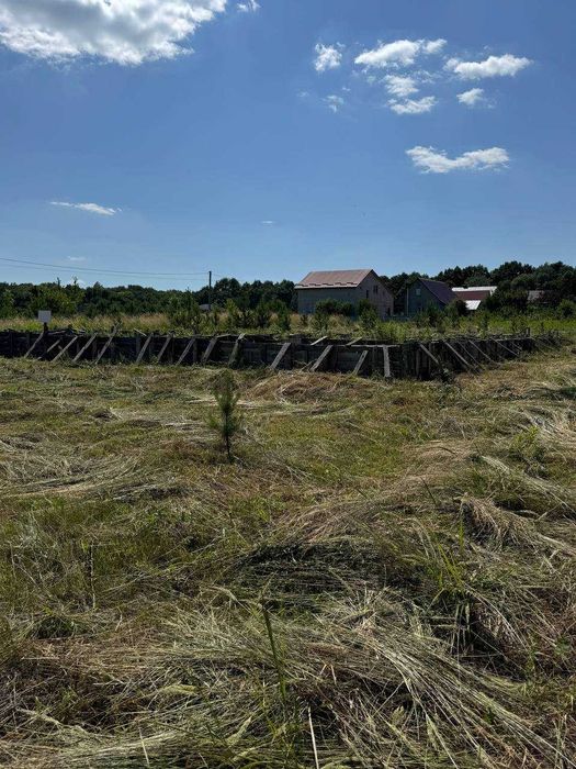 Продаж ділянки з фундаментом с. Іванківці (біля Олешина)
