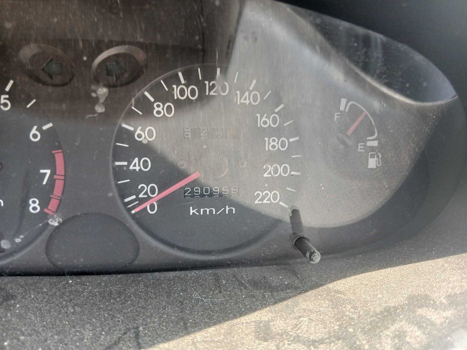 hyundai lantra 1.6gls foto 4
