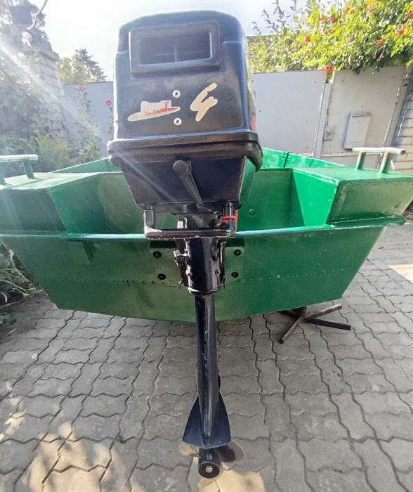 Продам гребную лодку Ерш