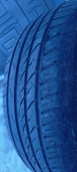 Авто ризина (всесизонна)  наявність 3шт