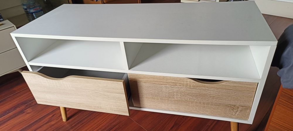 Móvel de televisão e arrumo em bom estado