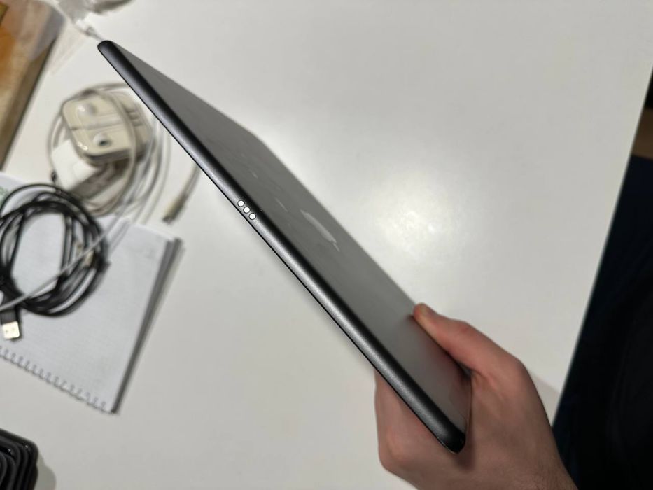 Apple Ipad 7 128GB Wi-FI (+ чохол)