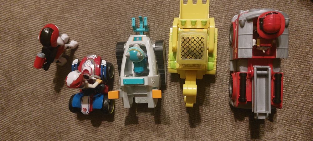 Psi Patrol 4 pojazdy z figurkami Marshall, Rubbel, Everest, Ryder