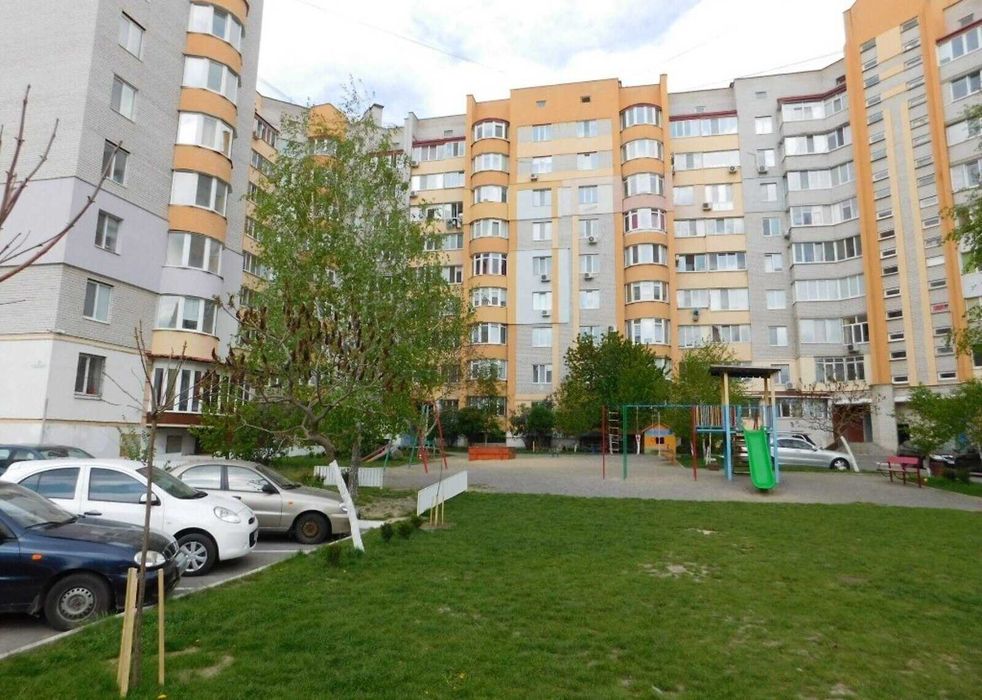 Продається 3-кімнатна квартира з ремонтом на Поділлі