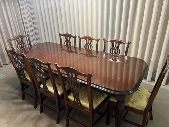 MESA de JANTAR - Estilo Inglês e 8 Cadeiras - ÓTIMO ESTADO
