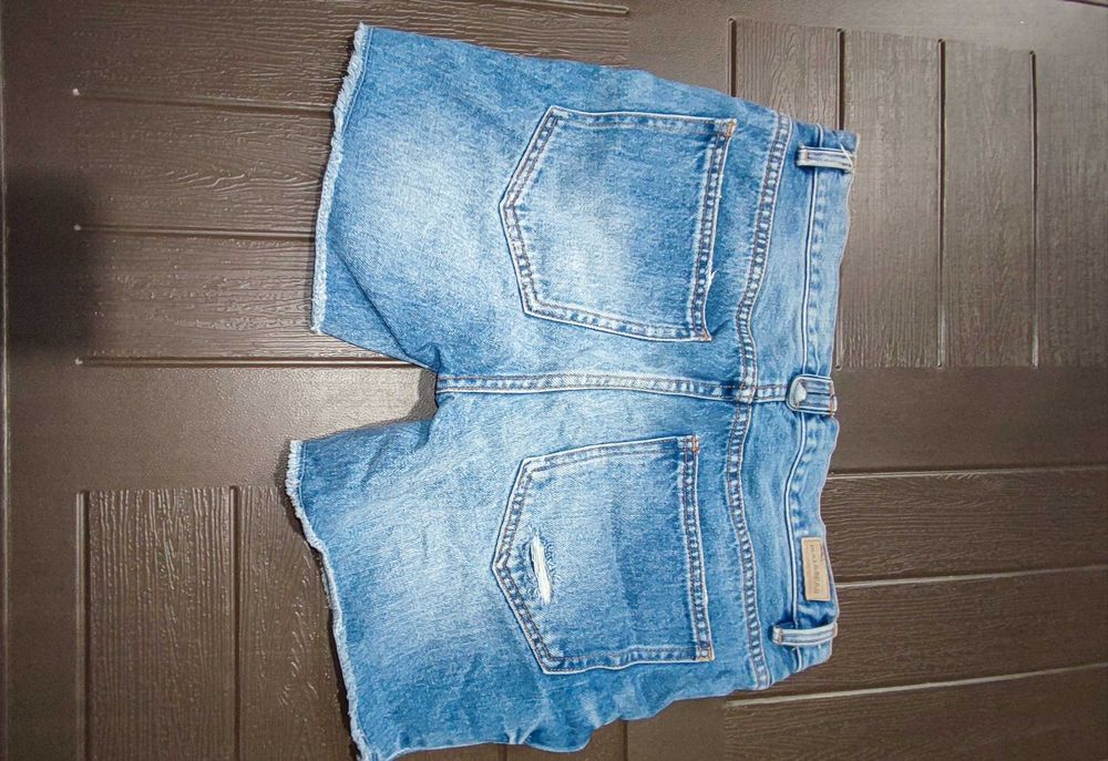 Продажа женских джинсовых шортов