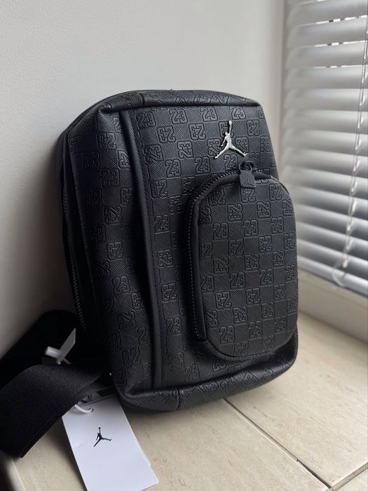 Сумка через плече Jordan.