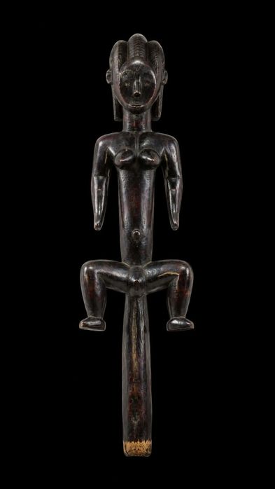 Escultura africana antiga de grandes dimensões