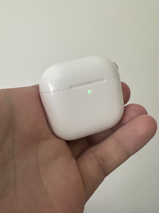 Etui ladujace airpods 4 A3053 A3050 A3058 Stan idealny