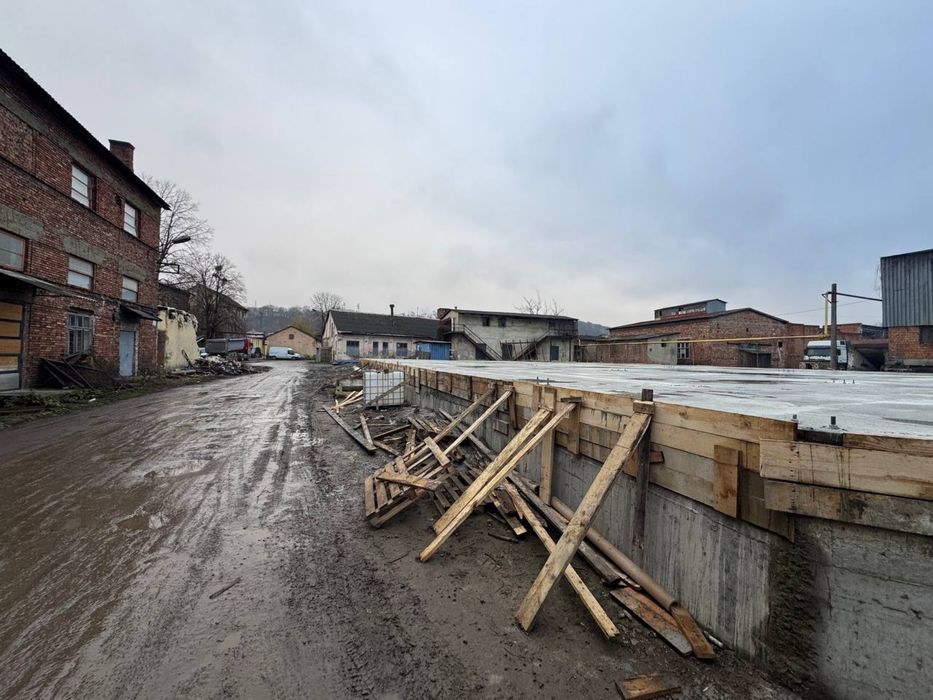 Здається склад новий з рампою 1200 кв