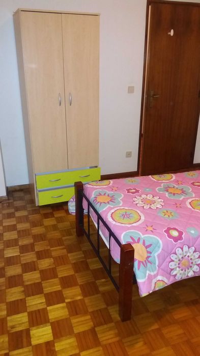 Alugam-se dois quartos a trabalhadores (preferência)