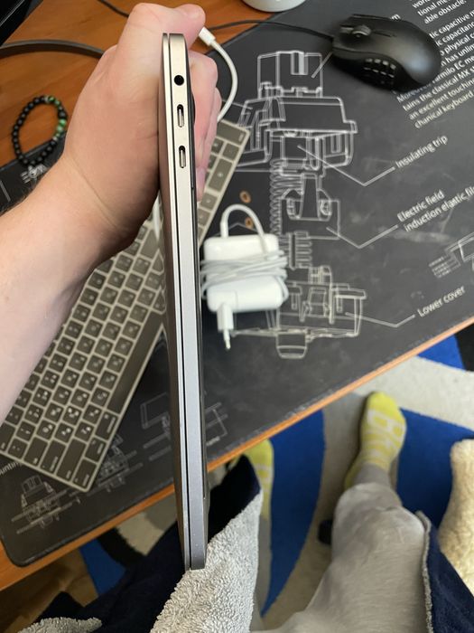 Macbook pro 13.3 (16 gb / 512 ssd) Touchbar