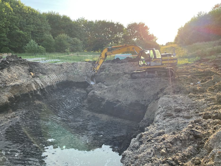 Roboty ziemne, usługi koparko-ładowarką ,koparką ,transport wywrotką