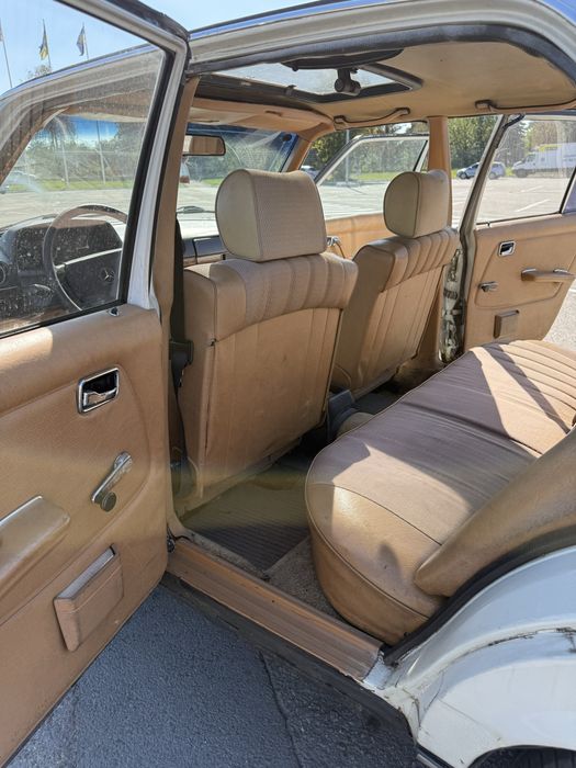 Mercedes-Benz E-Class W123 1984