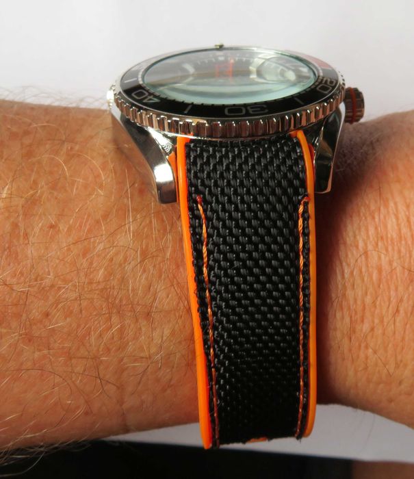 zegarek w stylu  diver  Omegi  Bonda