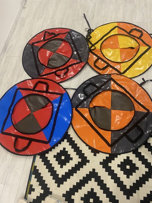 Лижні чоботи та лижі (боти)та тюбінг