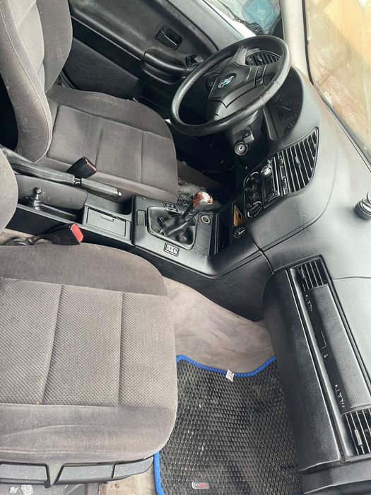 Продам бмв е36 1.8 бензин 1995